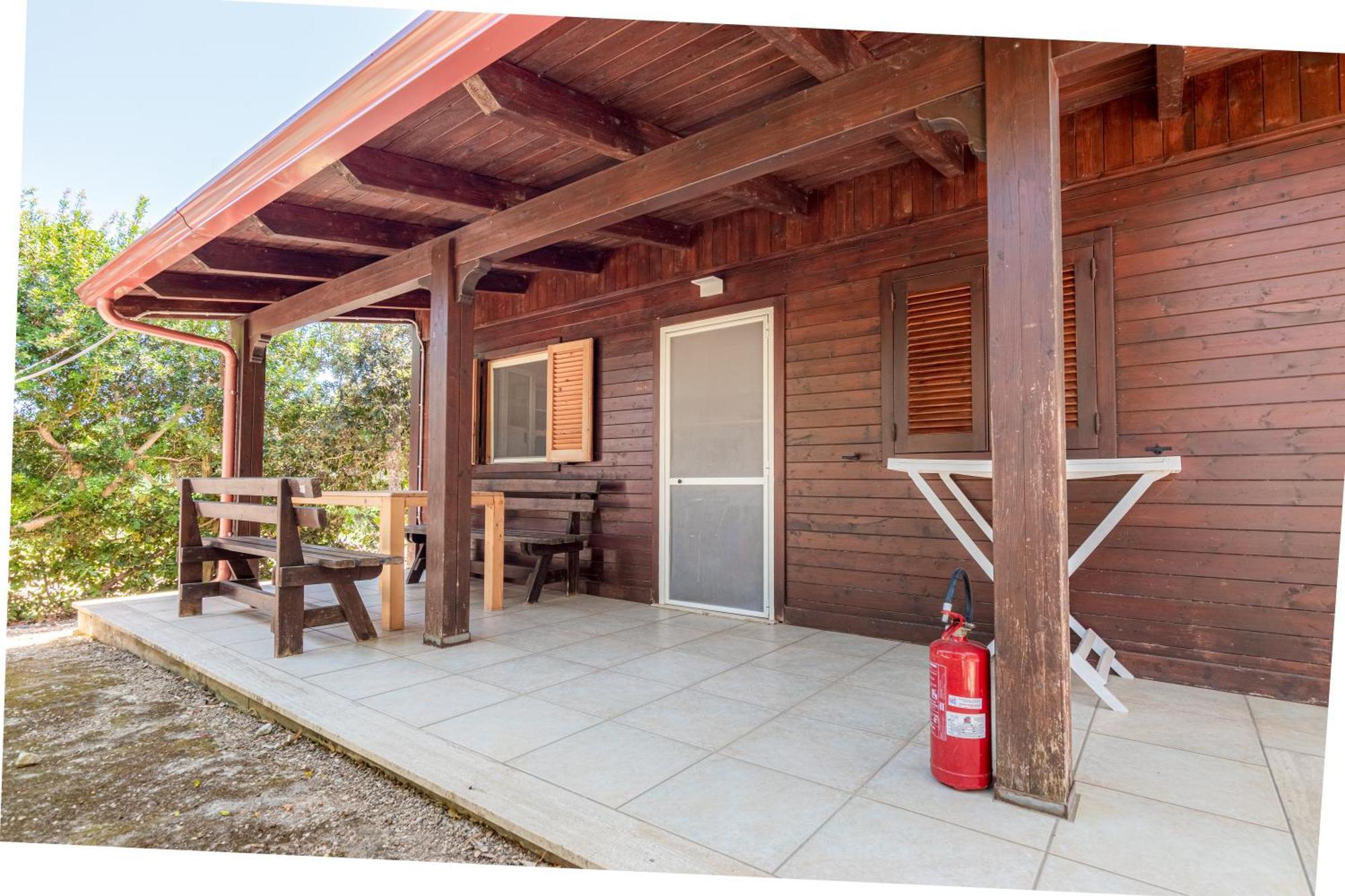 Bio Agriturismo Salos Alimini Eksteriør billede